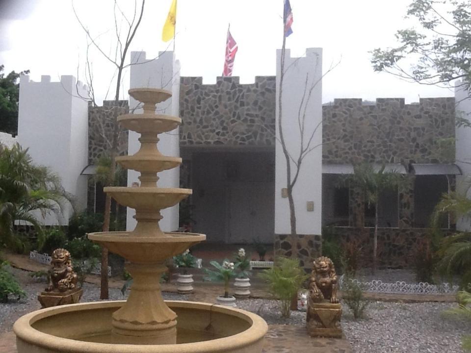 Thai Castle Resort Ban Thap Sila Luaran gambar