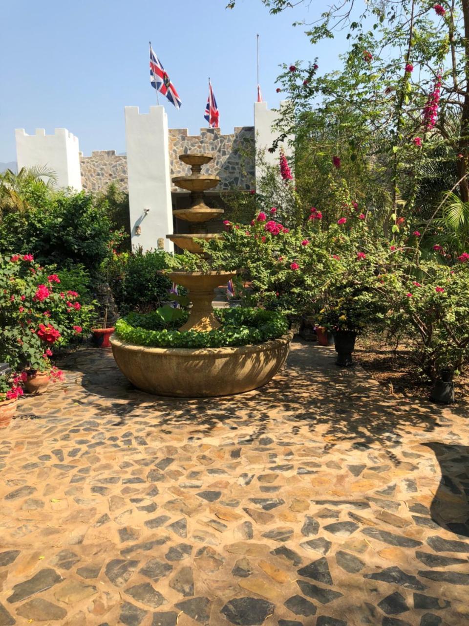 Thai Castle Resort Ban Thap Sila Luaran gambar